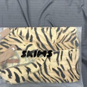 The skims sleep short sleeve